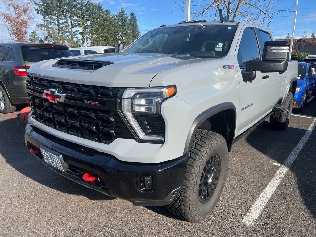 2024 Chevrolet Silverado 2500HD ZR2 photo 3