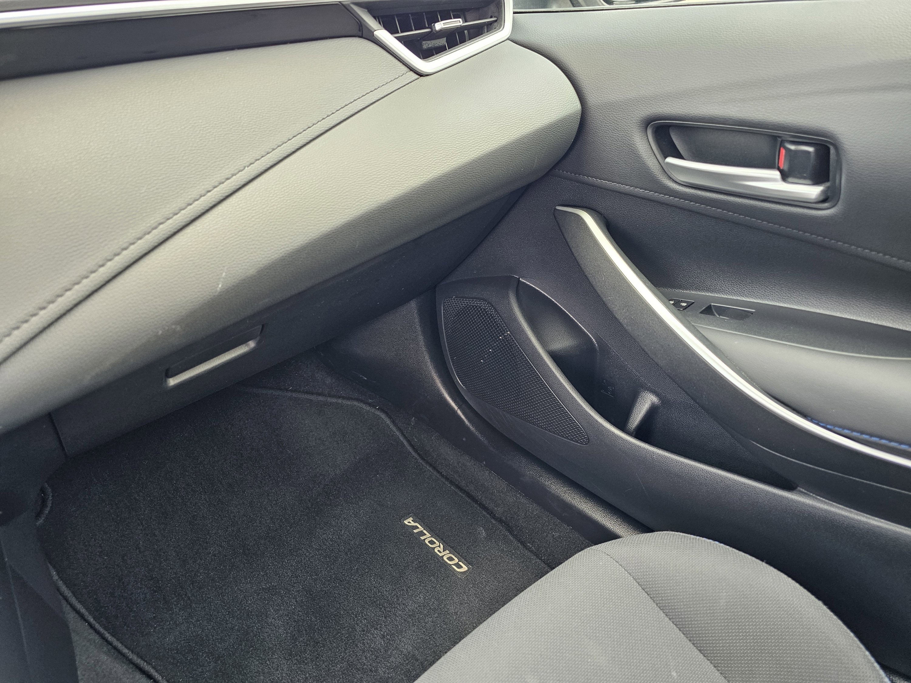 2020 Toyota Corolla SE photo 16