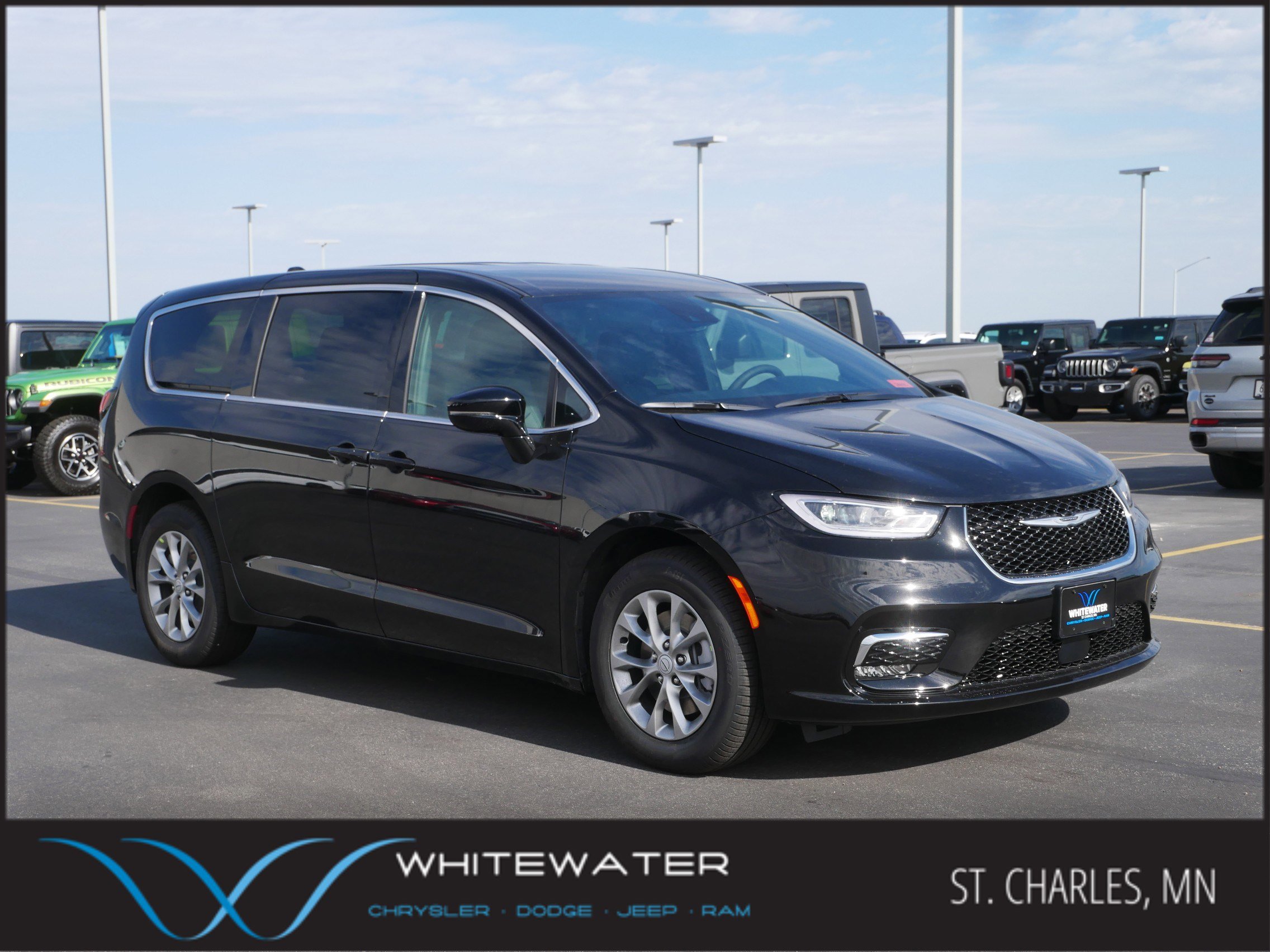 2026 Chrysler Pacifica Select's photo