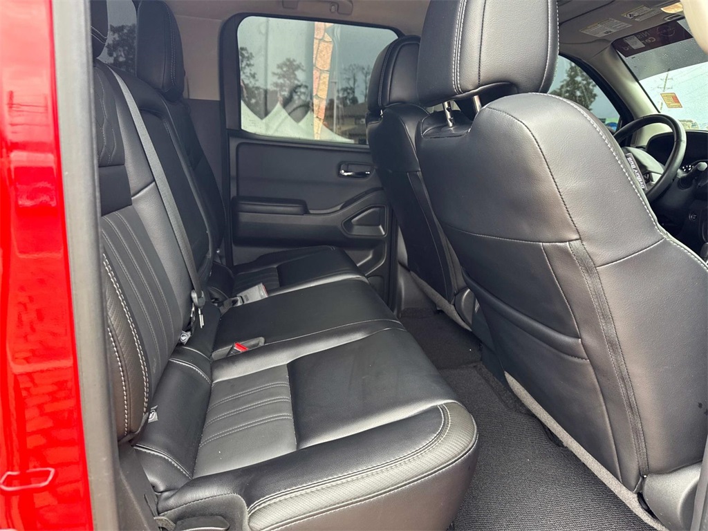 2024 Nissan Frontier SL photo 8