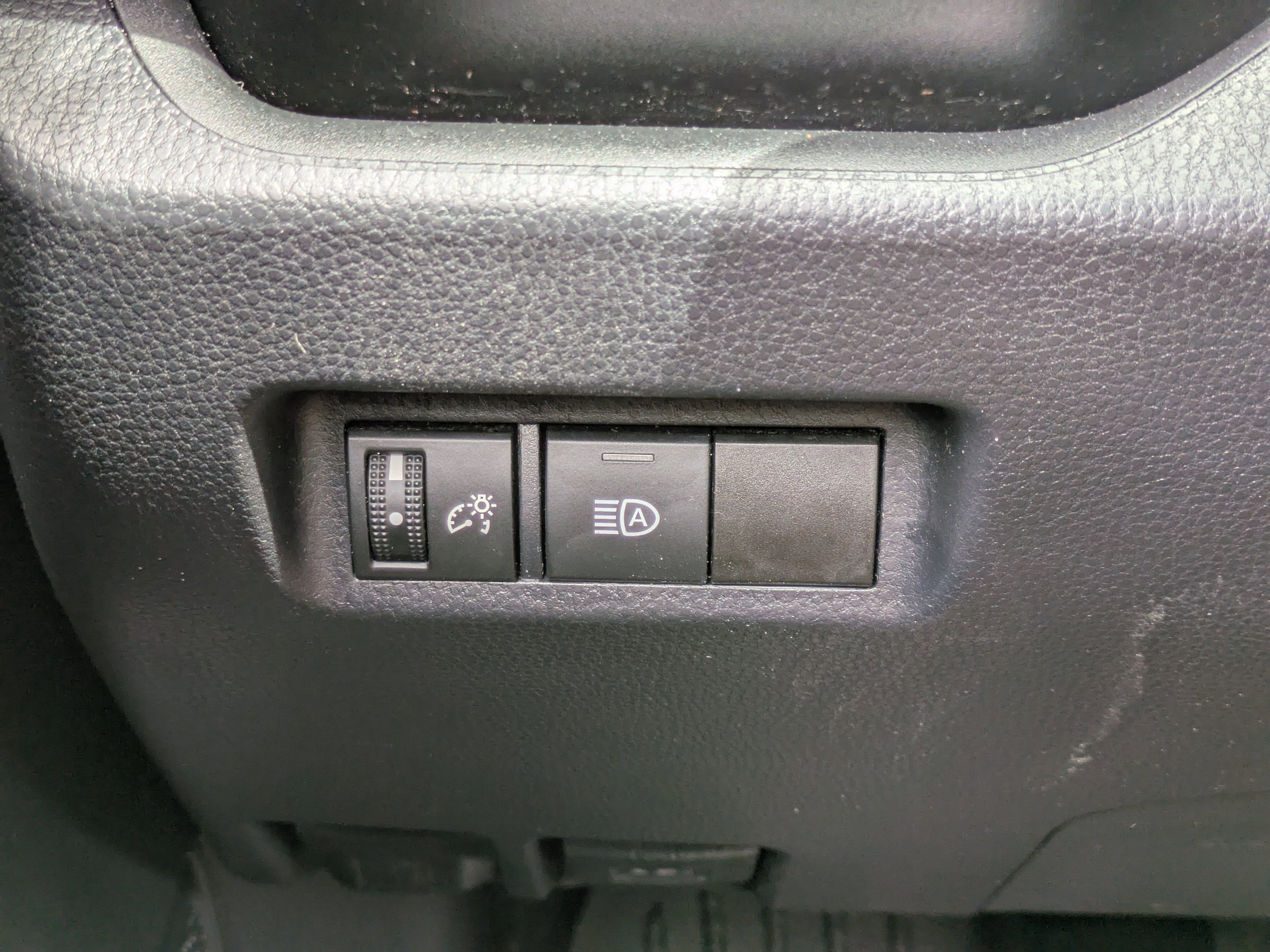 2021 Toyota RAV4 LE photo 17