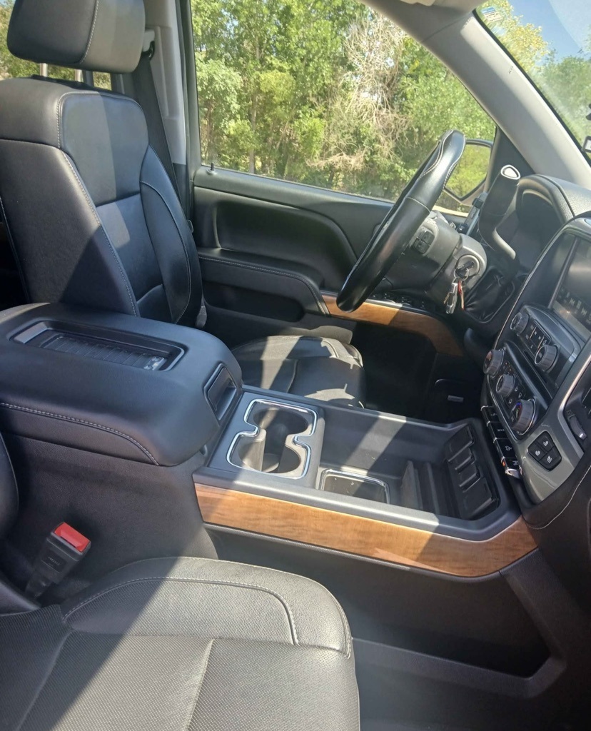2016 Chevrolet Silverado 1500 LTZ photo 2