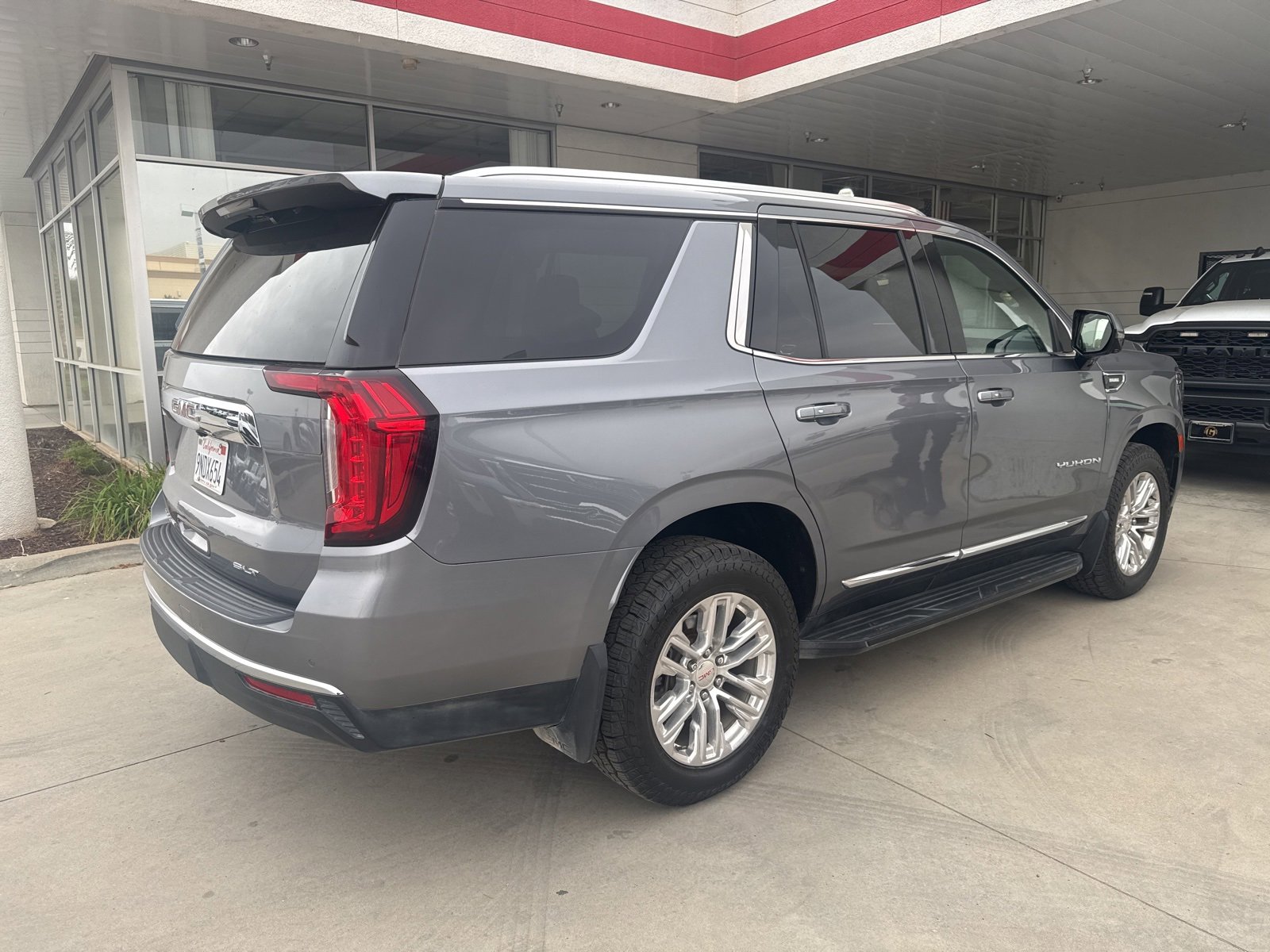 2021 Gmc Yukon SLT photo 3