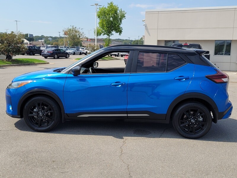 2023 Nissan Kicks SR photo 4