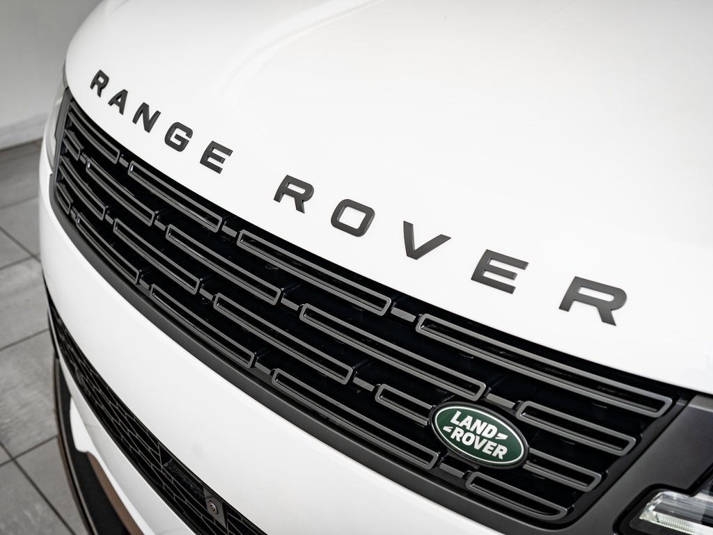 2025 Land Rover Range Rover Sport SE photo 3
