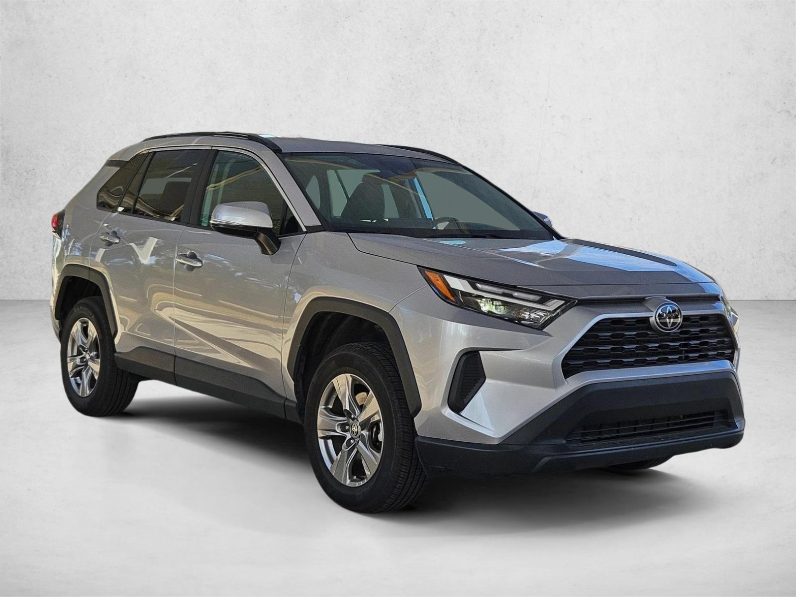 2024 Toyota RAV4 XLE photo 3