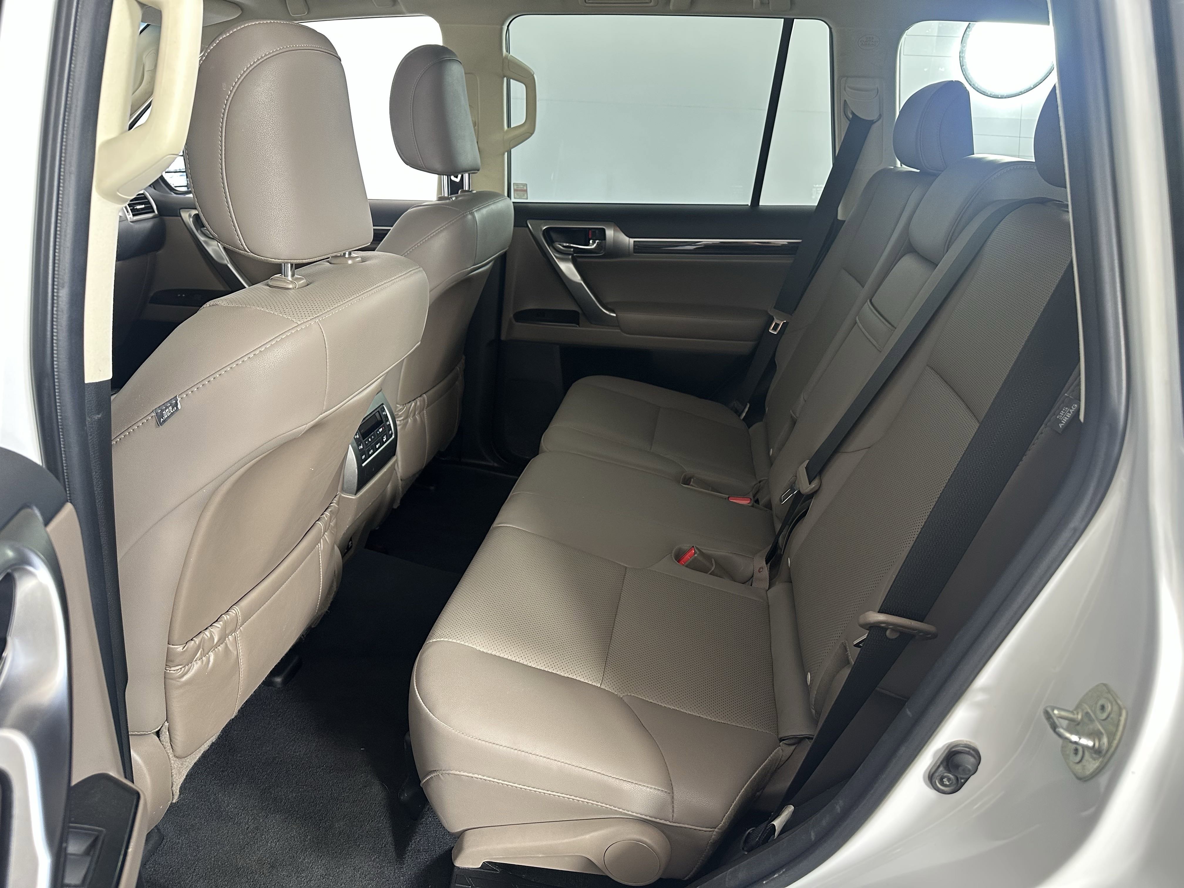 2023 Lexus GX 460 Premium photo 2