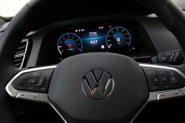 2025 Volkswagen Atlas Cross Sport SEL R-Line photo 16