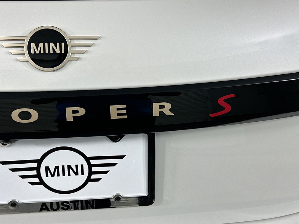 New 2025 White MINI Iconic image 21