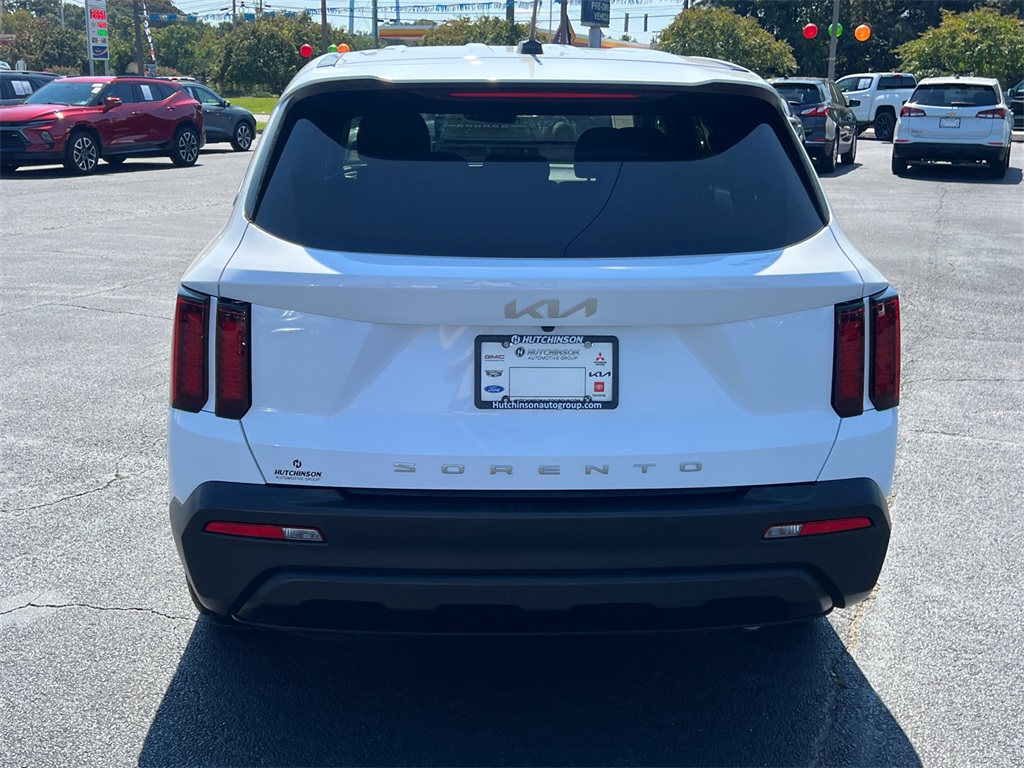 2022 Kia Sorento LX photo 6