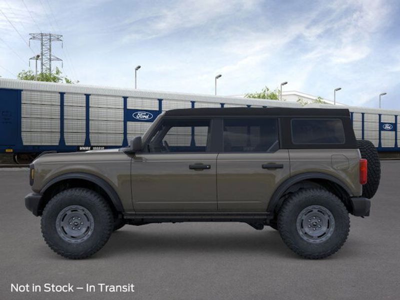 2025 Ford Bronco Base photo 3