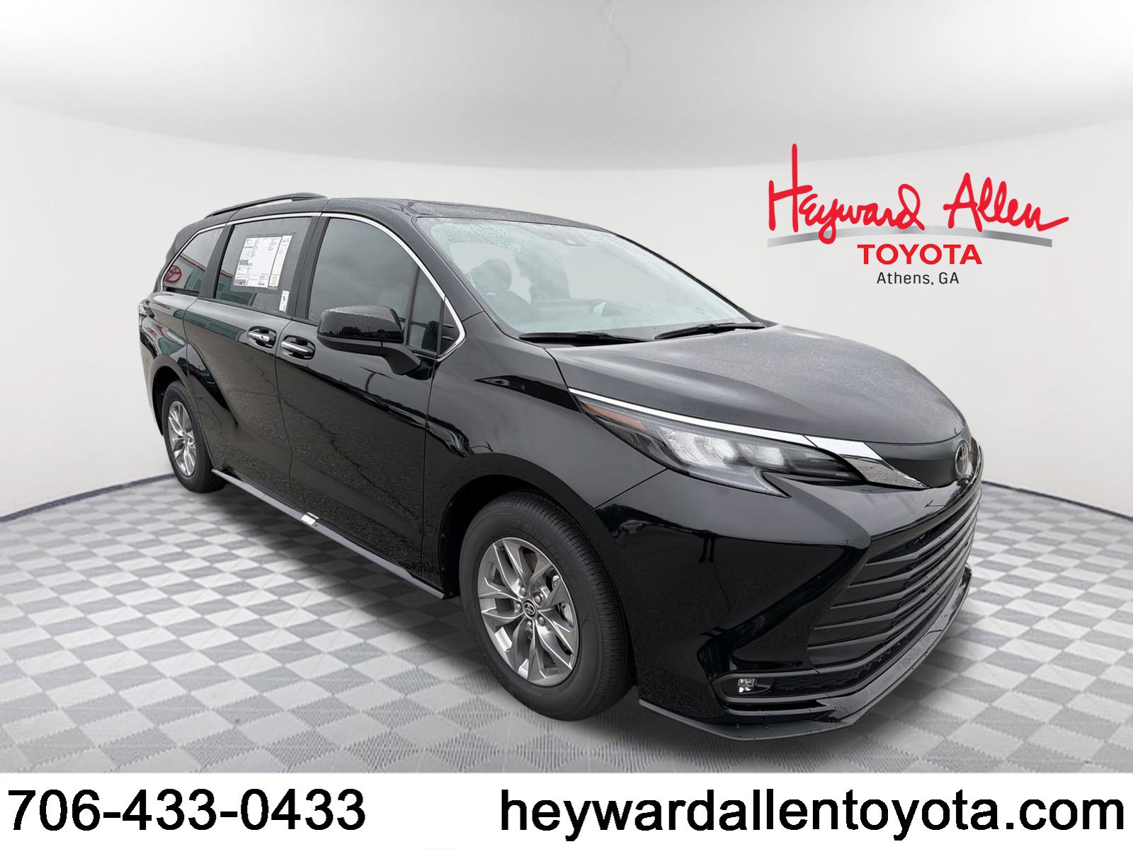 2026 Toyota Sienna XLE's photo