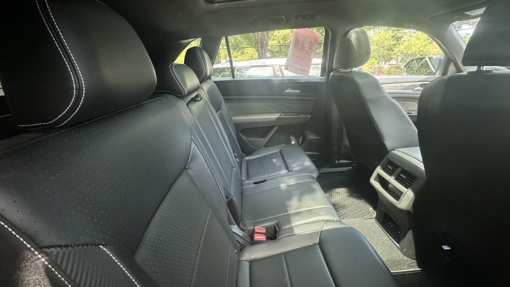 2022 Volkswagen Atlas Cross Sport V6 SE Technology photo 6