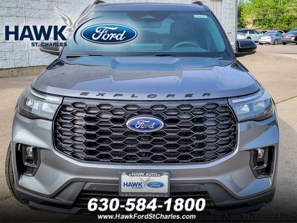 2025 Ford Explorer ST-Line photo 4