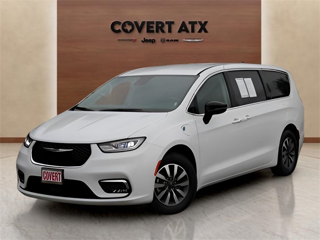 2024 Chrysler Pacifica PHEV Select's photo