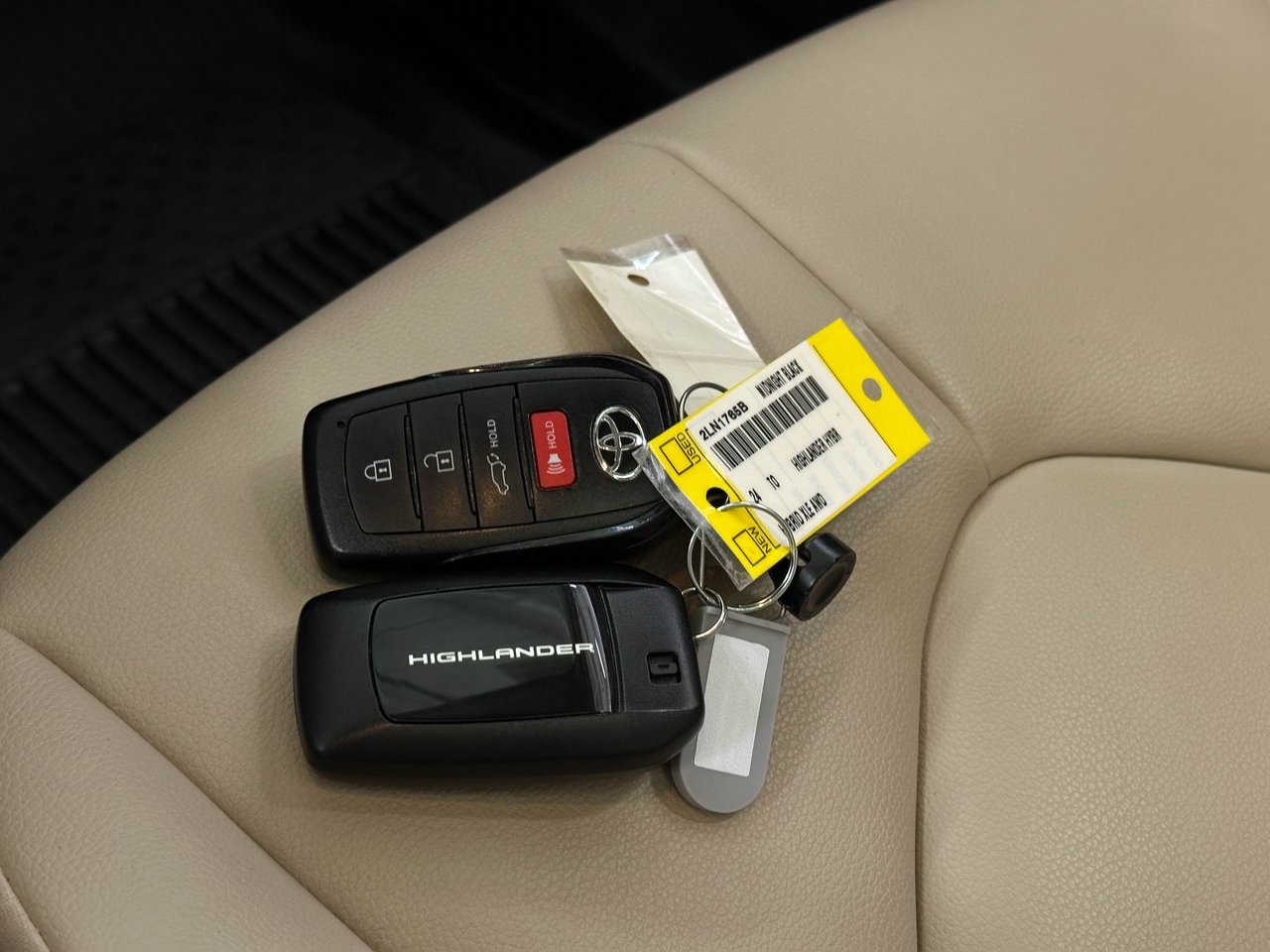 2024 Toyota Highlander Hybrid XLE photo 28