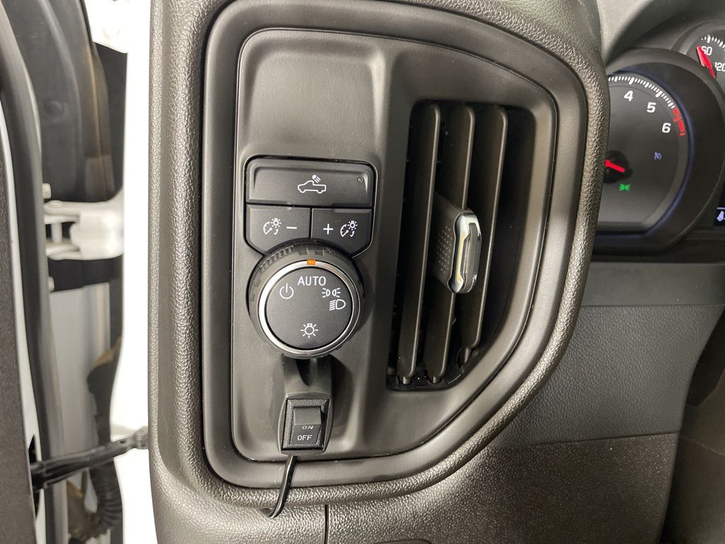 2024 Chevrolet Silverado 1500 Custom photo 17