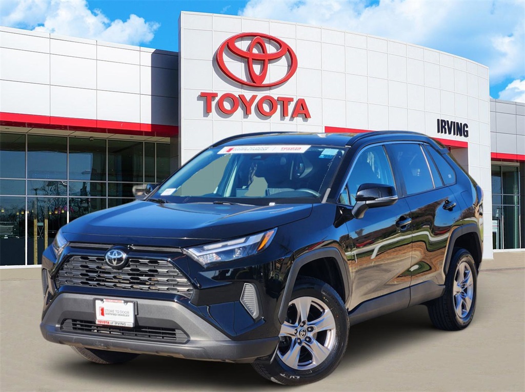 2023 Toyota RAV4 XLE's photo