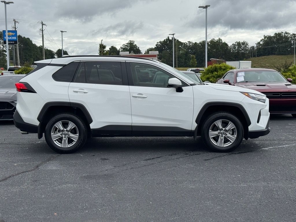 2025 Toyota RAV4 XLE photo 2