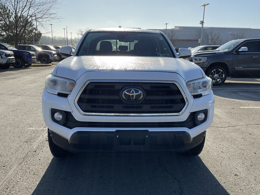 Used 2019 Toyota Tacoma SR5 with VIN 5TFDZ5BN5KX044731 for sale in Kansas City