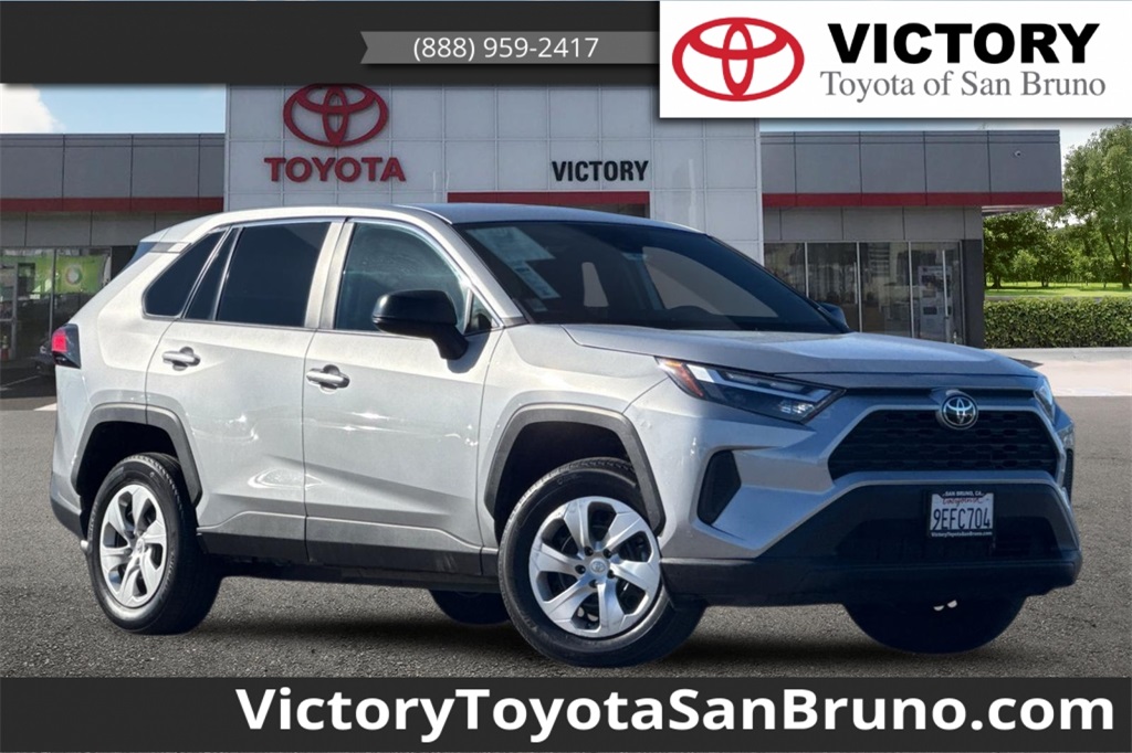 2023 Toyota RAV4 LE's photo