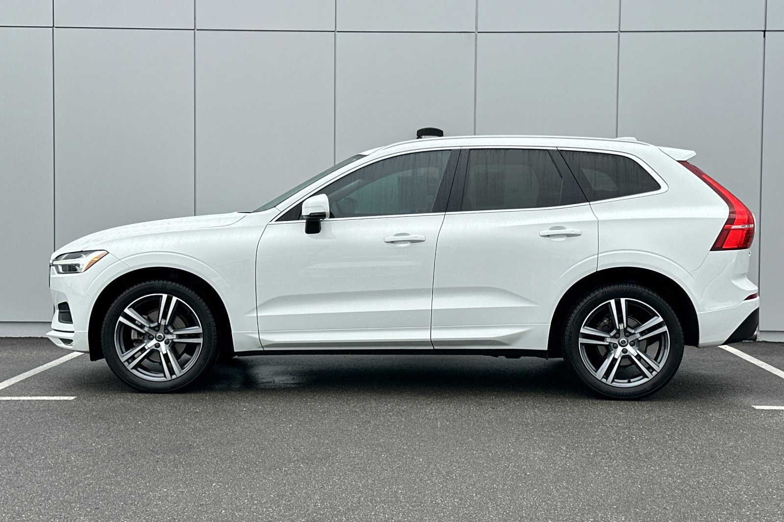 2021 Volvo XC60 T5 Momentum photo 3