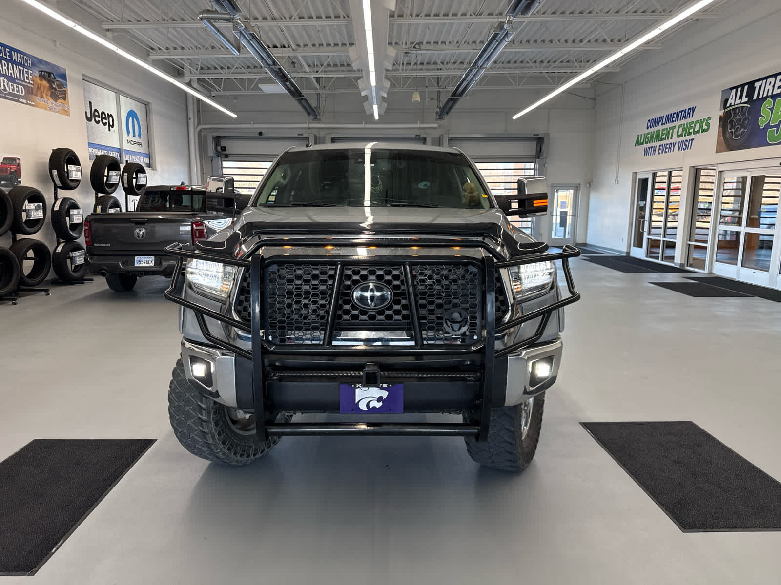 Used 2018 Toyota Tundra SR5 with VIN 5TFDW5F11JX762338 for sale in Kansas City