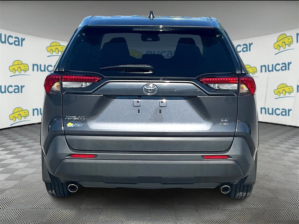 2022 Toyota RAV4 LE photo 5