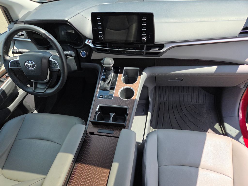 2023 Toyota Sienna XLE photo 26