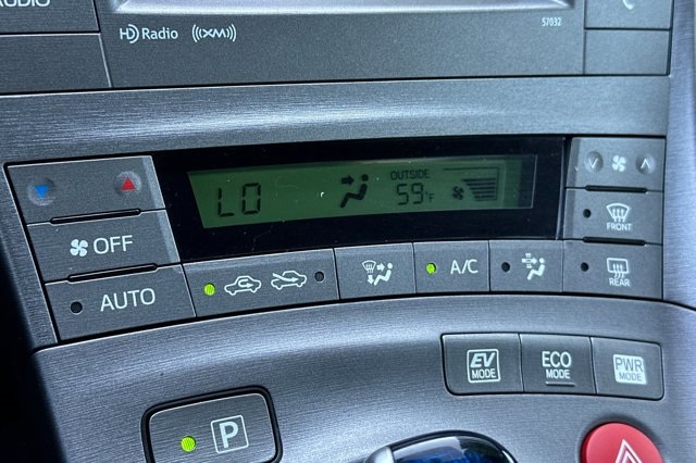 2015 Toyota Prius Three photo 20