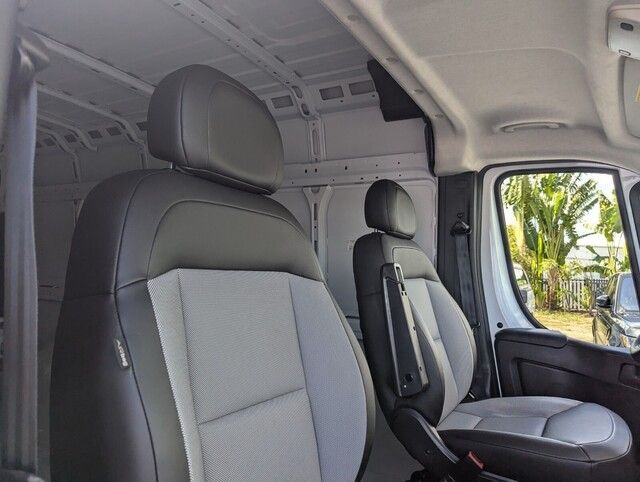 2025 Ram 3500 Tradesman photo 26