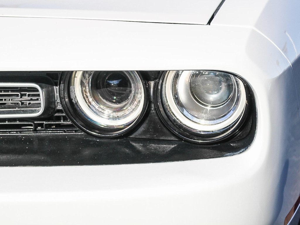 2017 Dodge Challenger SXT photo 4