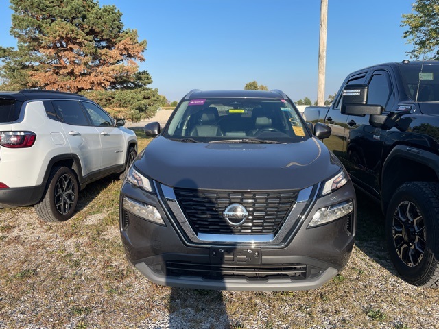 2021 Nissan Rogue SV photo 2