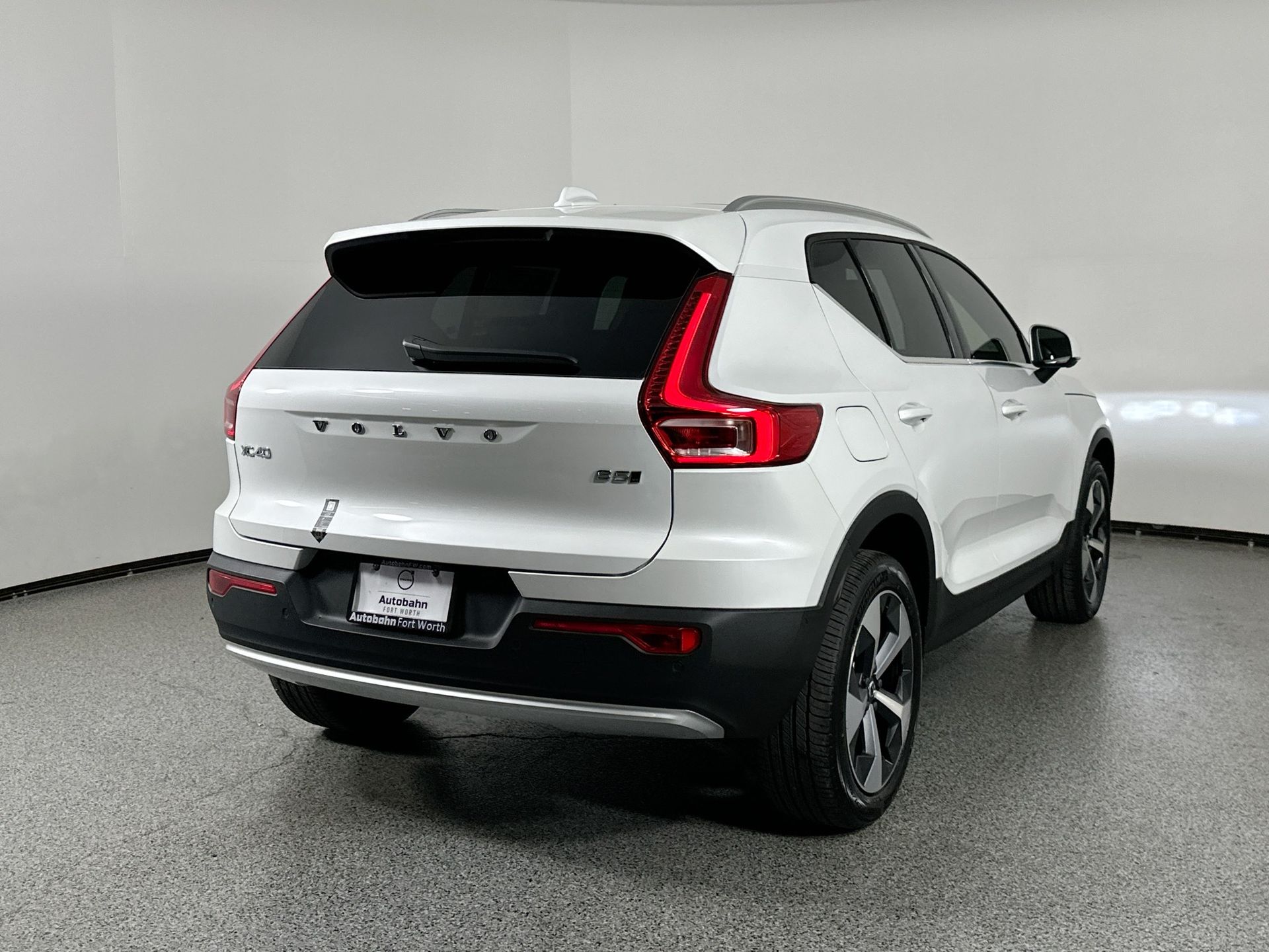 2025 Volvo XC40 AWD Plus photo 4