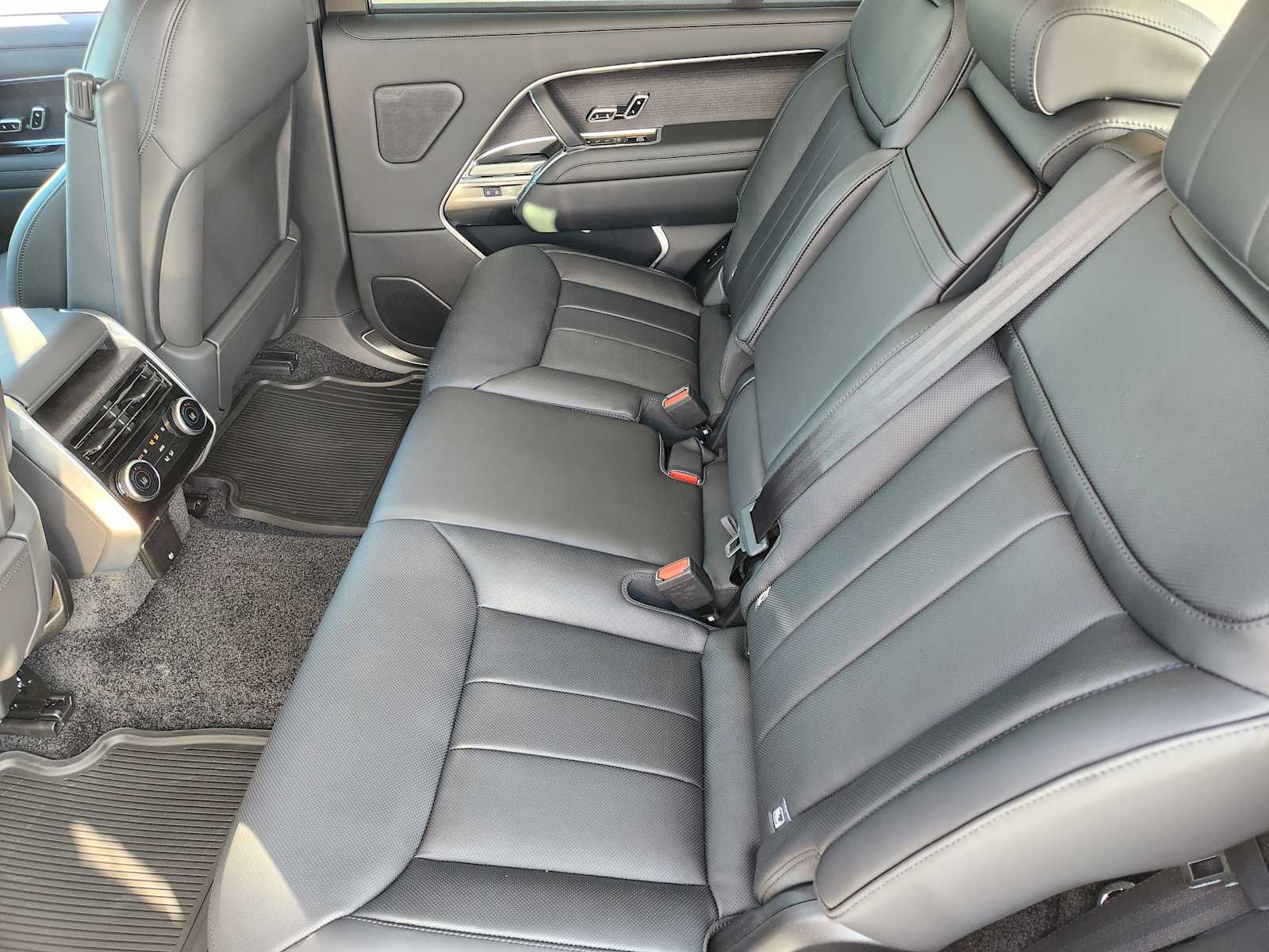 2025 Land Rover Range Rover SE photo 22