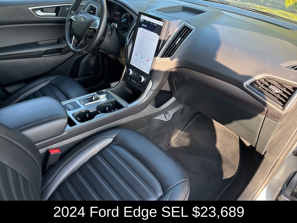 2024 Ford Edge SEL photo 17