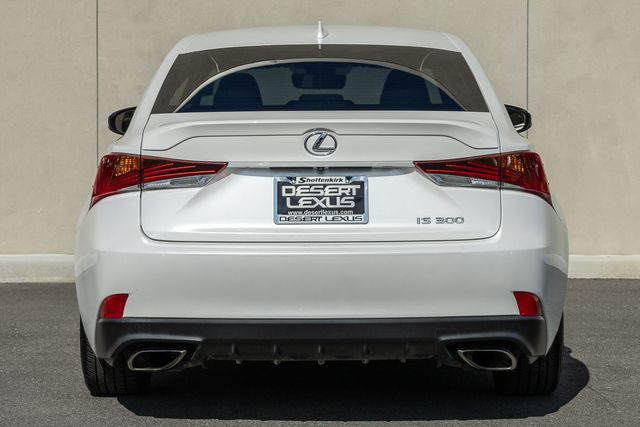 2019 Lexus IS 300 photo 2