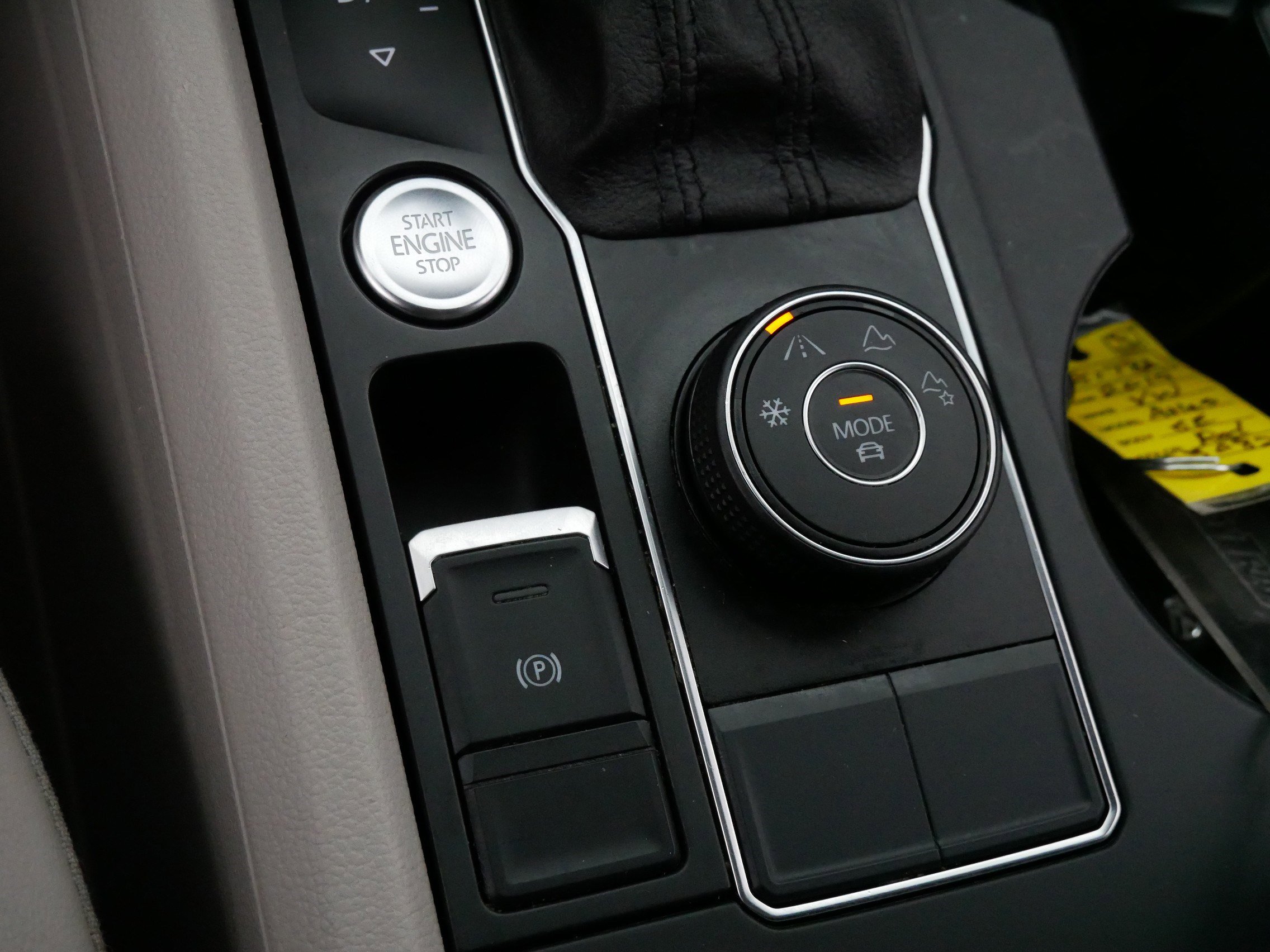 2019 Volkswagen Atlas V6 SE Technology R-Line photo 22