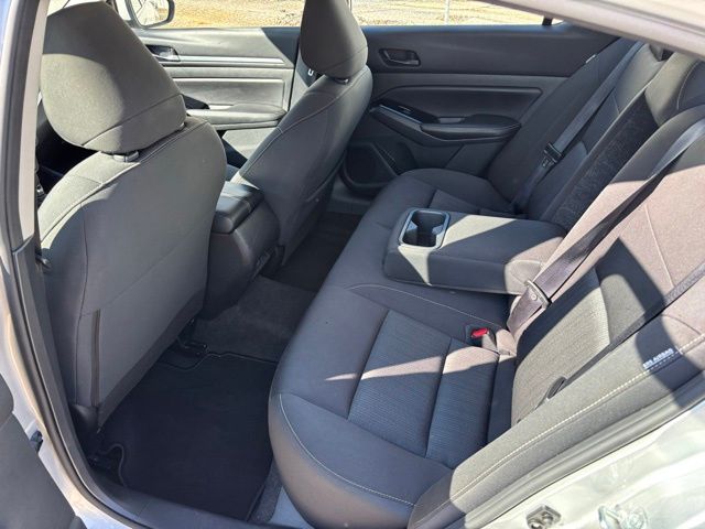 2023 Nissan Altima 2.5 SV photo 5