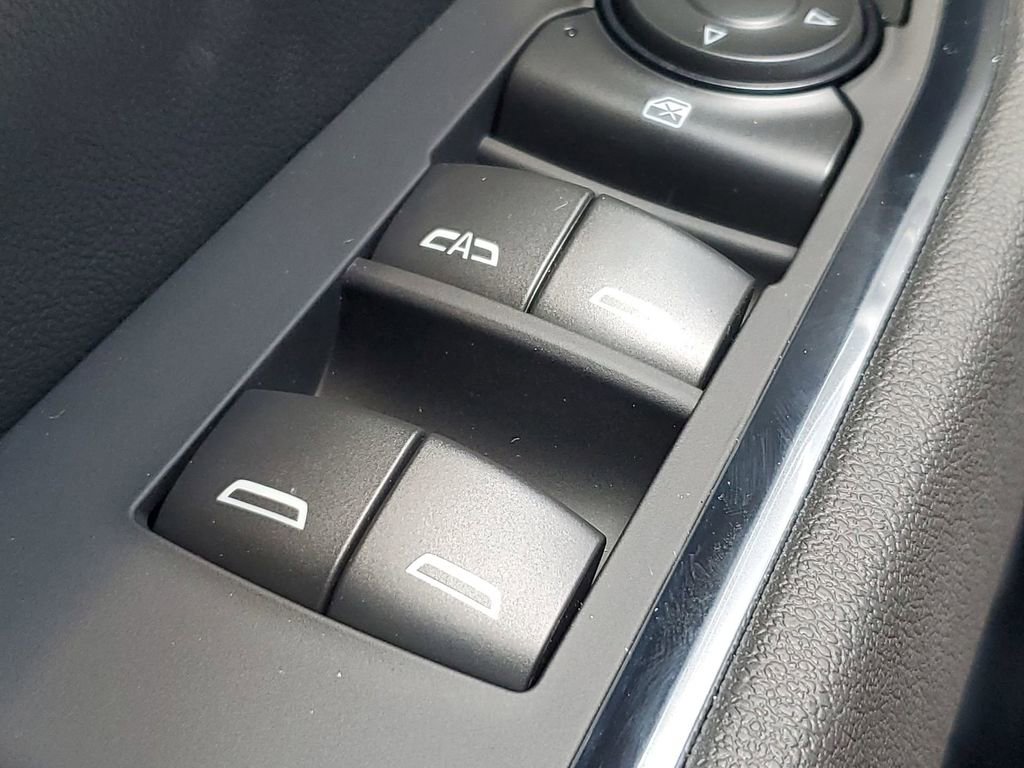 2025 Chevrolet Silverado 1500 LT photo 30