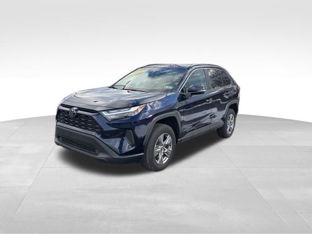 2024 Toyota RAV4 XLE's photo