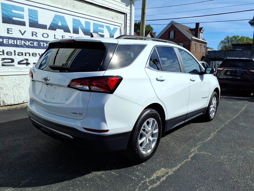 2024 Chevrolet Equinox LT photo 2