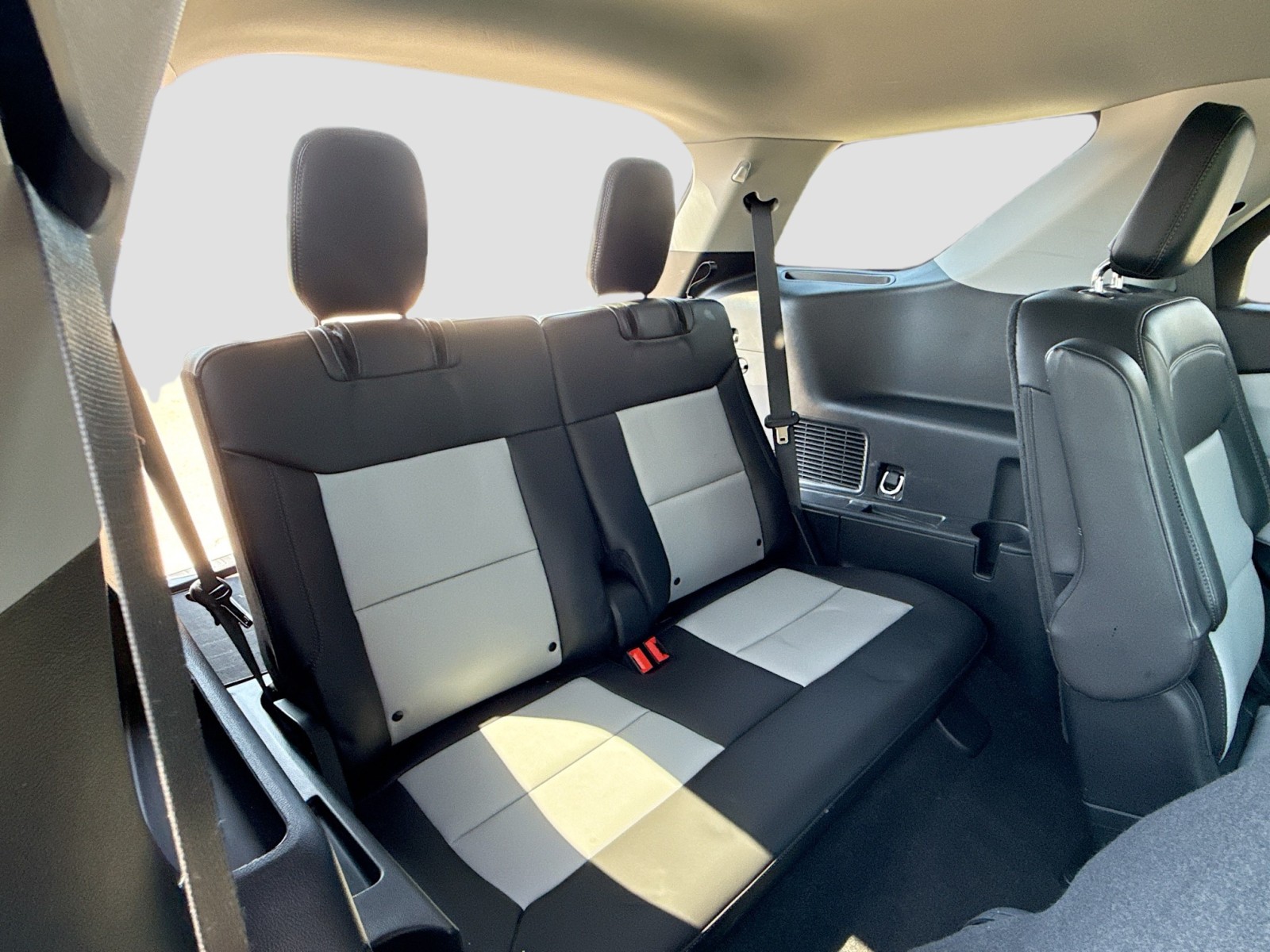 2024 Ford Explorer XLT photo 25