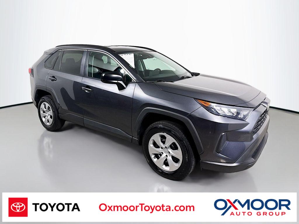 2020 Toyota RAV4 LE's photo