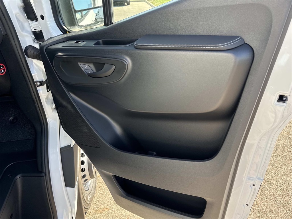 2026 Mercedes Benz Sprinter 3500 photo 9