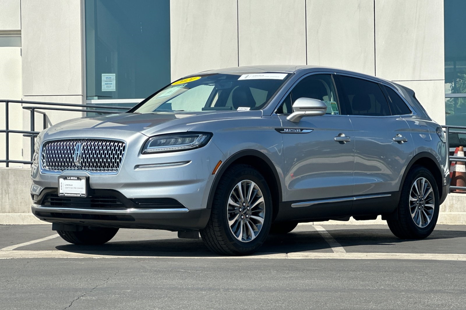 2021 Lincoln Nautilus Standard photo 3