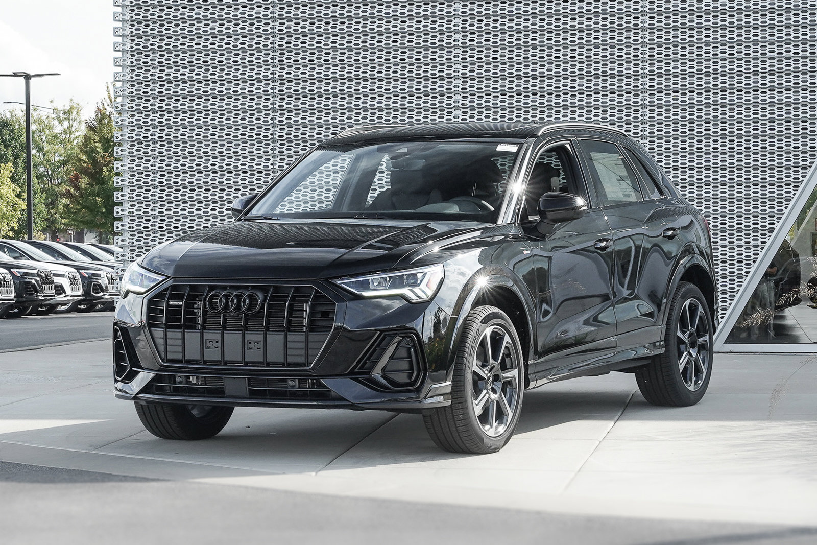 2025 Audi Q3 S line Premium Plus photo 2