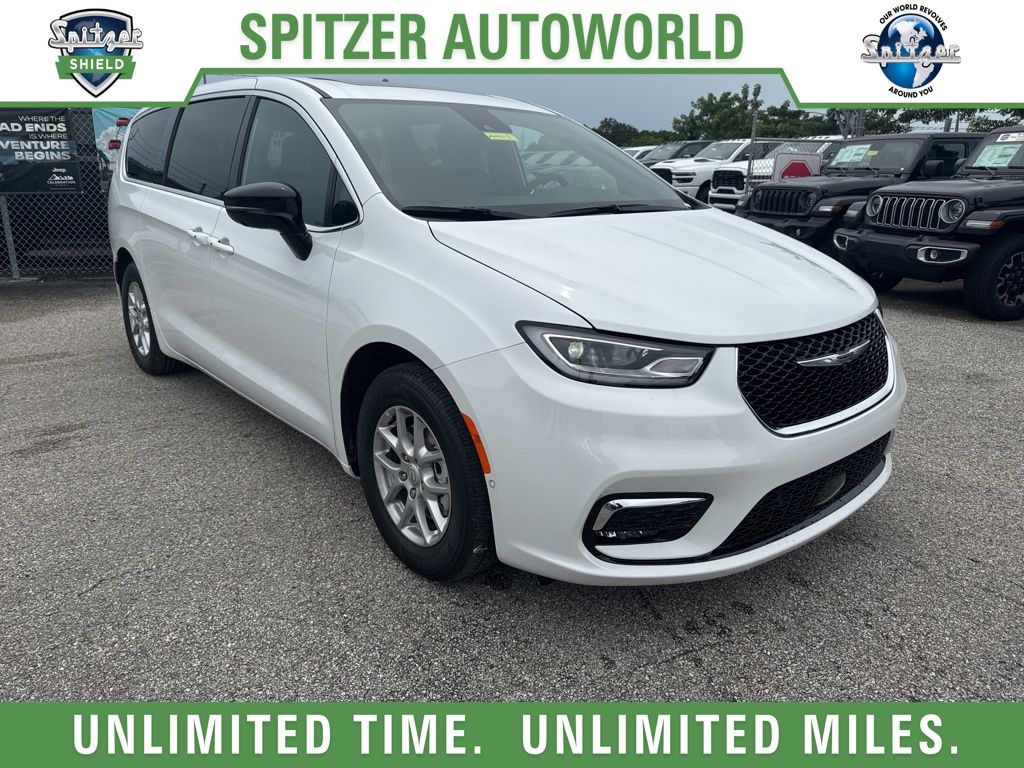 2026 Chrysler Pacifica photo 2