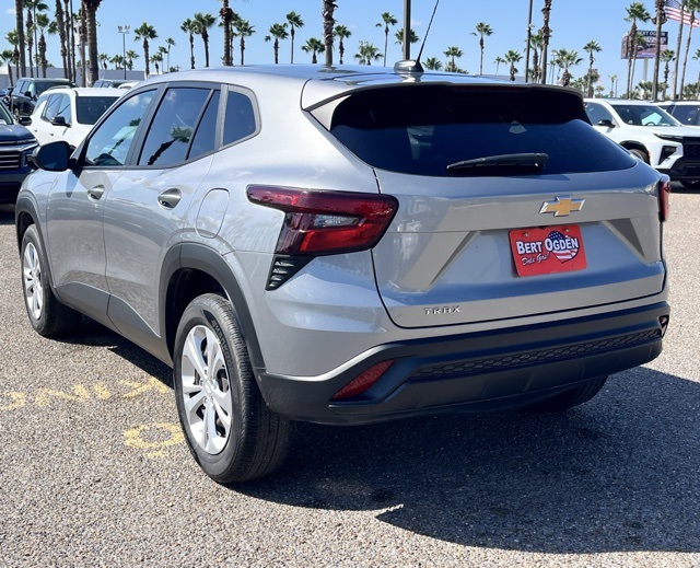 2024 Chevrolet Trax LS photo 5