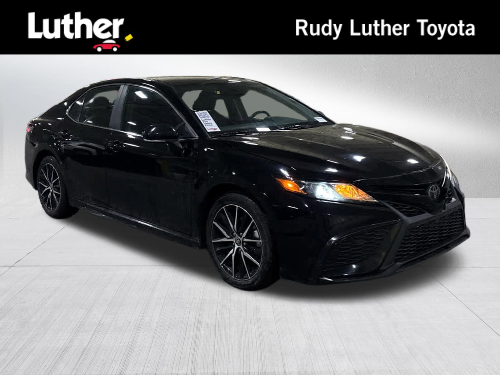 2023 Toyota Camry SE's photo